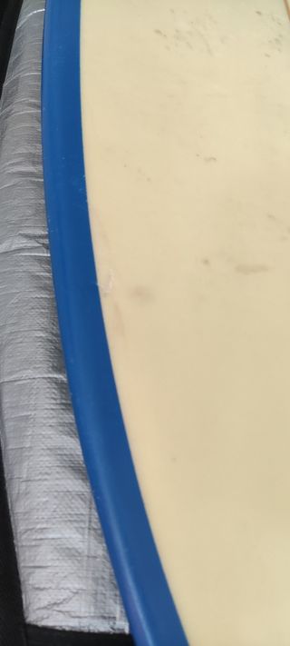 Tabla de surf Fusion con quillas y leash