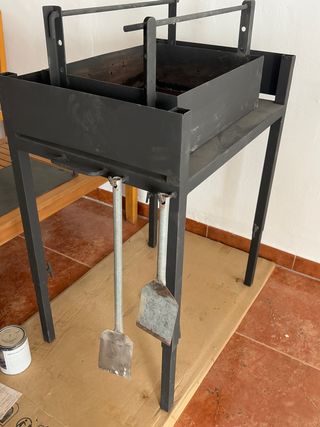 Barbacoa de hierro portátil.
