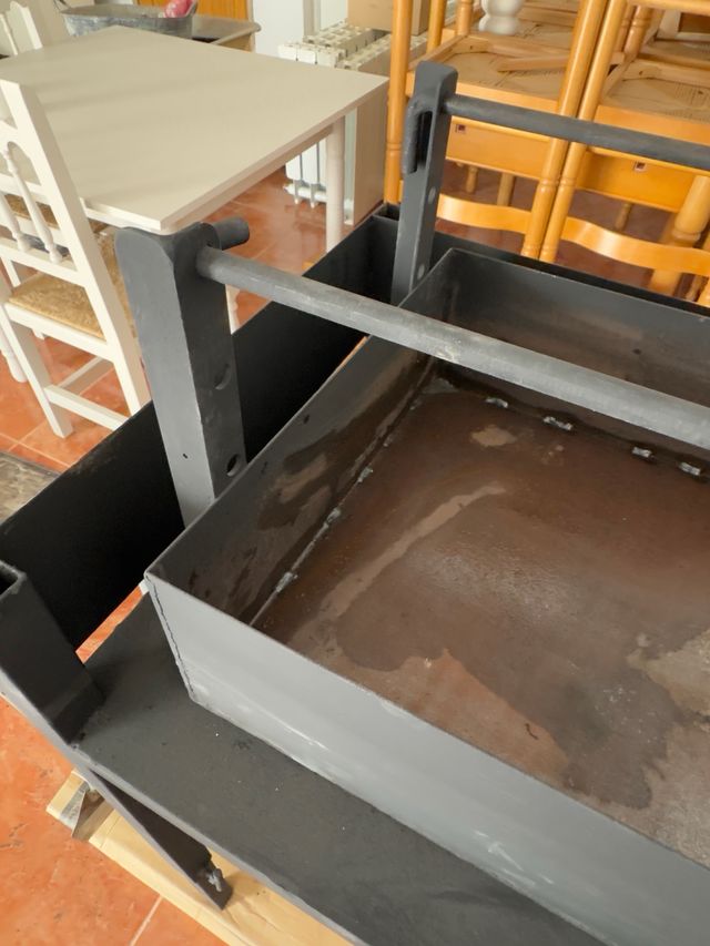 Barbacoa de hierro portátil.