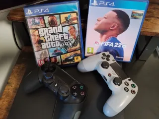PS4 (PlayStation 4), GTA V, FIFA 22 + libro GTA V 