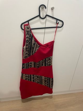 Vestido de fiesta rojo con lentejuelas