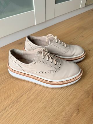 Zapatos charol beige