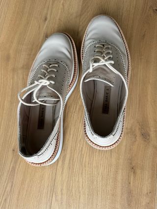Zapatos charol beige