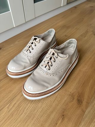 Zapatos charol beige