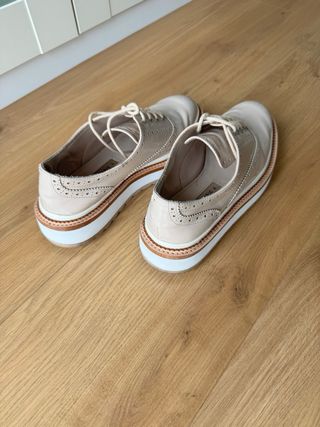 Zapatos charol beige