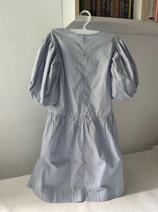 Vestido azul entretiempo con lazos