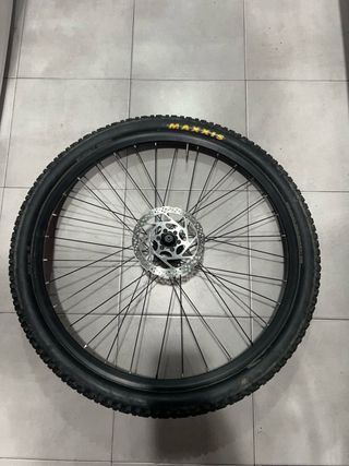 Rueda trasera 27.5 , cubierta Maxxis