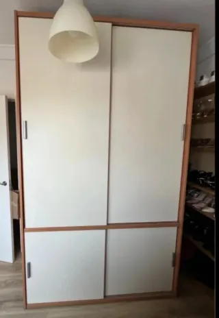 Armario grande de madera
