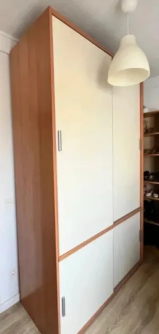 Armario grande de madera