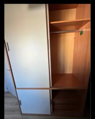Armario grande de madera