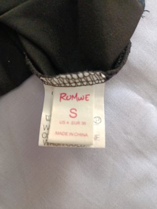Camiseta tirantes negra desgarrada
