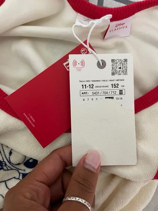 Mono niña blanco y rojo