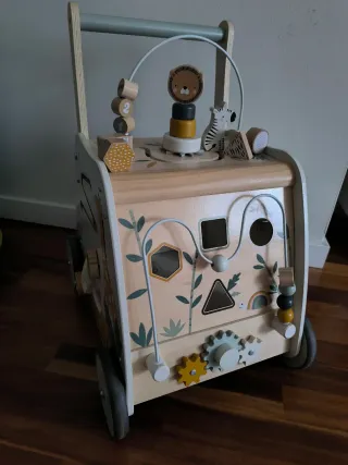 Andador correpasillos con actividades infantil