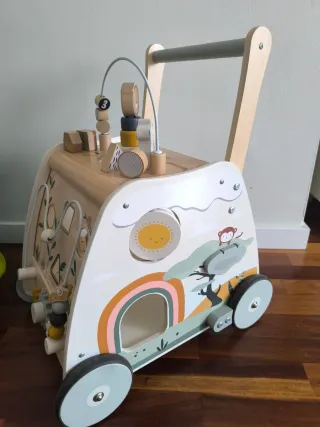 Andador correpasillos con actividades infantil