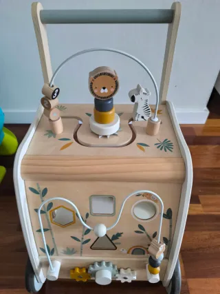 Andador correpasillos con actividades infantil