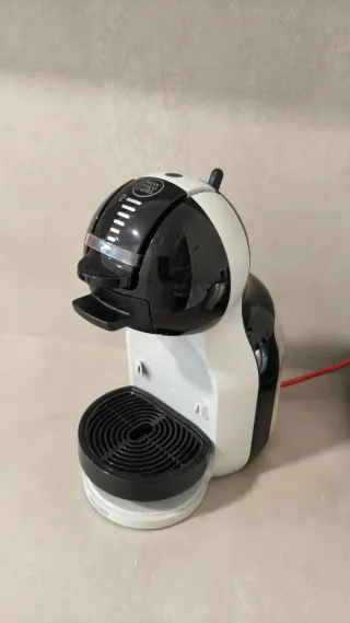 Cafetera Dolce Gusto DeLonghi Blanca/Negra