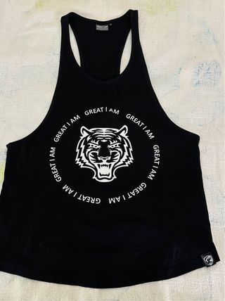 Camiseta sin mangas GREAT I AM con estampado de ti