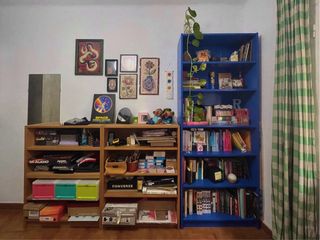 Librerie Billy Ikea: legno chiaro e blu Klein
