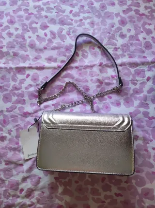 Bolso Stradivarius plateado