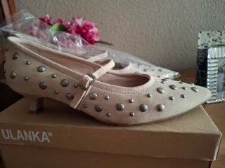 Zapatos Ulanka Beige Tachuelas