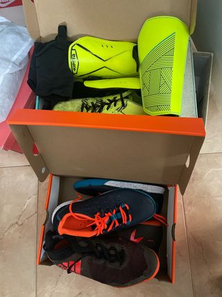 Pack 1 Botas de fútbol y 2 Zapatillas Futsal