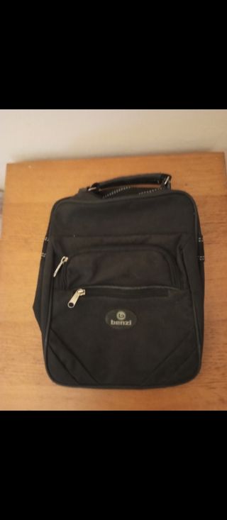 Bolso de mano negro