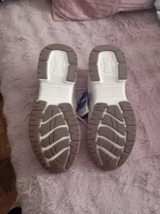 Deportivas grises y blancas talla 44