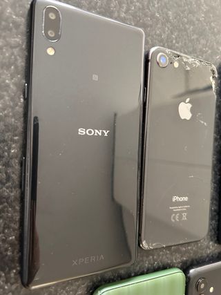 Set cellulare per ricambi: Sony, Apple, Xiaomi