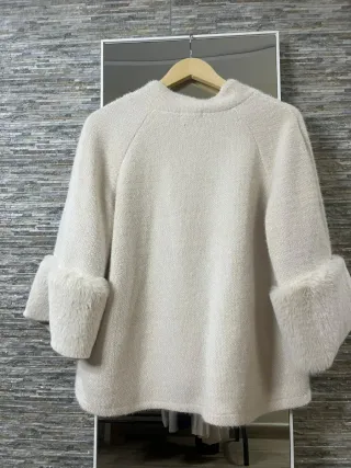 Abrigo beige con pelo en mangas