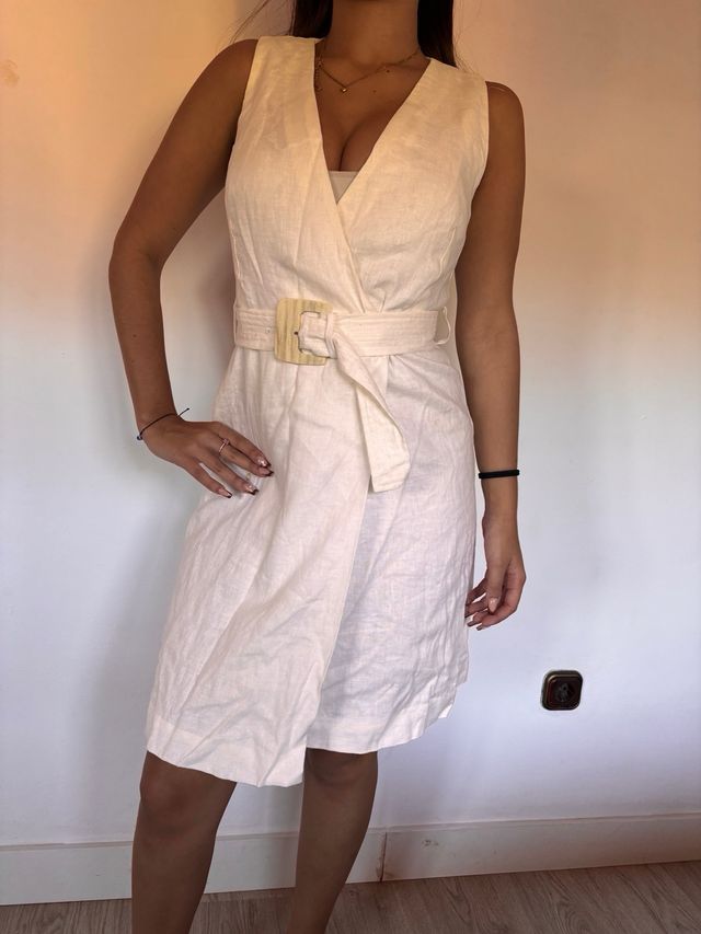 Dos vestidos blancos