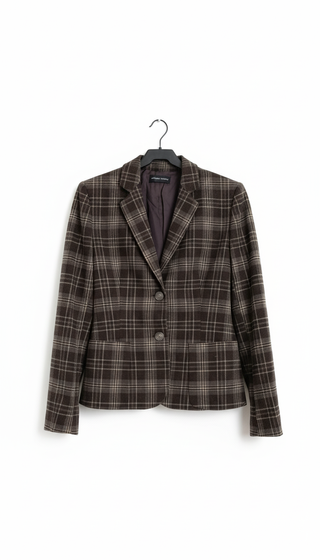Elegante americana de cuadros marrones