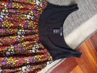 Vestido H&M floral negro y multicolor