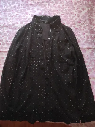 Camisa negra transparente con lunares