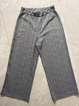 Pantaloni a quadri grigi e bianchi