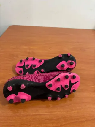 Botas Fútbol Adidas Nemeziz Rosa. Talla 35,5