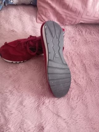Deportivas New Balance Rojo y Negro