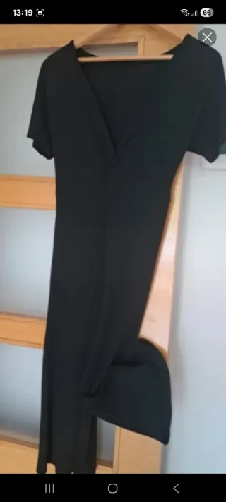 Mono negro escote en pico