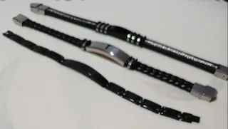 Set di 3 bracciali da uomo neri e argentati