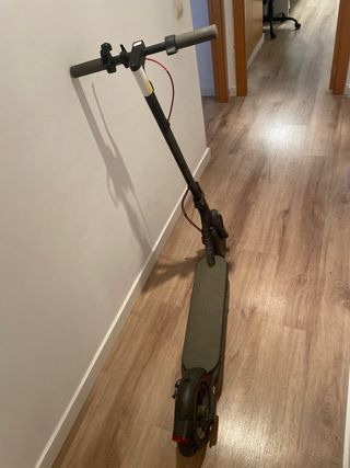 xiaomi scooter 4 , viene cargador incluido 