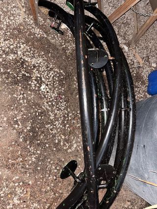 Pasamanos curvos metálicos negros