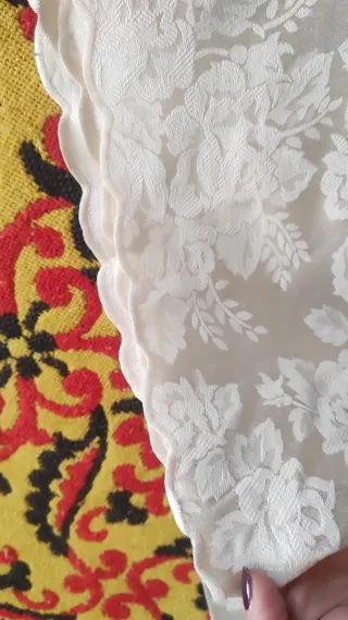 Tovaglia e tovaglioli in tessuto effetto raso