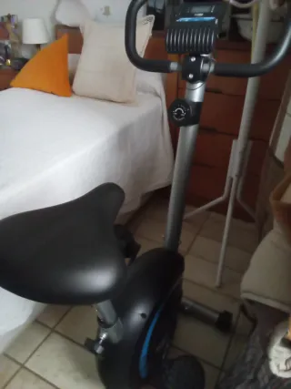 Bicicleta Estática Negra y Gris