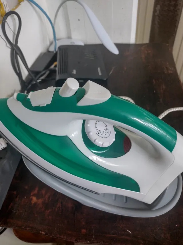 Ferro da stiro a vapore cordless