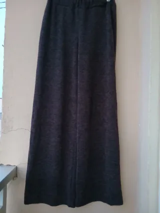 Pantalón de punto marrón chocolate. 
