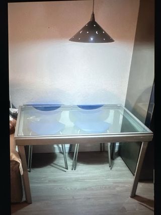 Mesa extensible cristal y metal