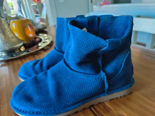 Stivaletti Ugg camoscio blu