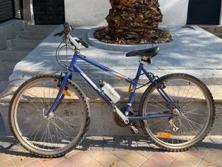 Bicicleta azul Decathlon