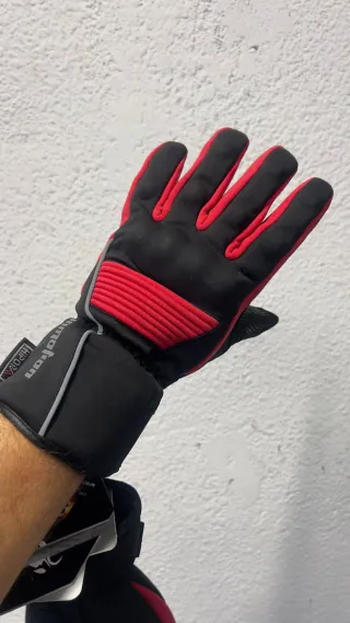 Guantes de moto negros y rojos