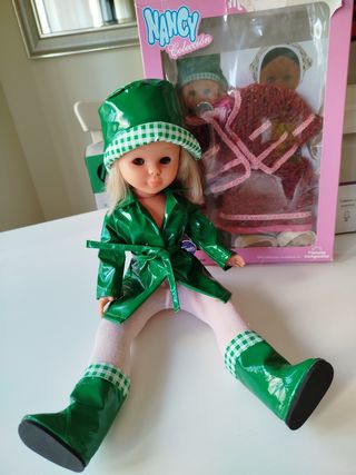 Muñeca Nancy de Famosa. Verde Impermeable