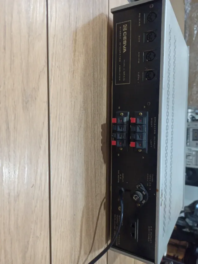 Amplificador Estéreo Cesva Plata